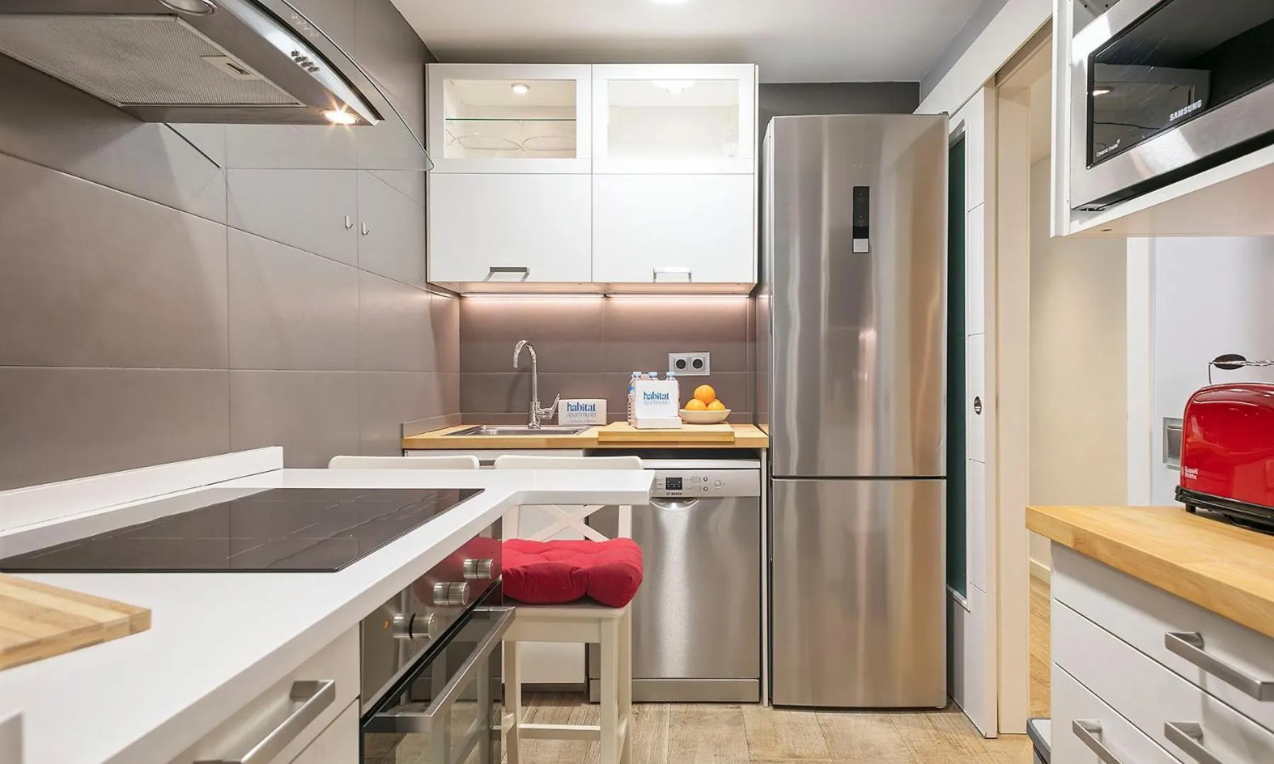 Habitat Apartments Pau Barselona 0*,  İspanya